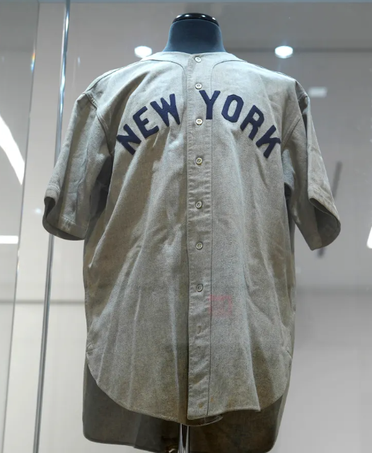 Collecting Sports Memorabilia in 2025: A Thrilling Evolution